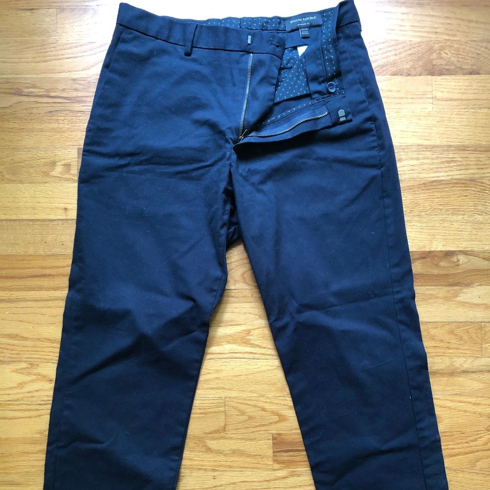 Banana Republic Men's Navy khakis 31 x 30